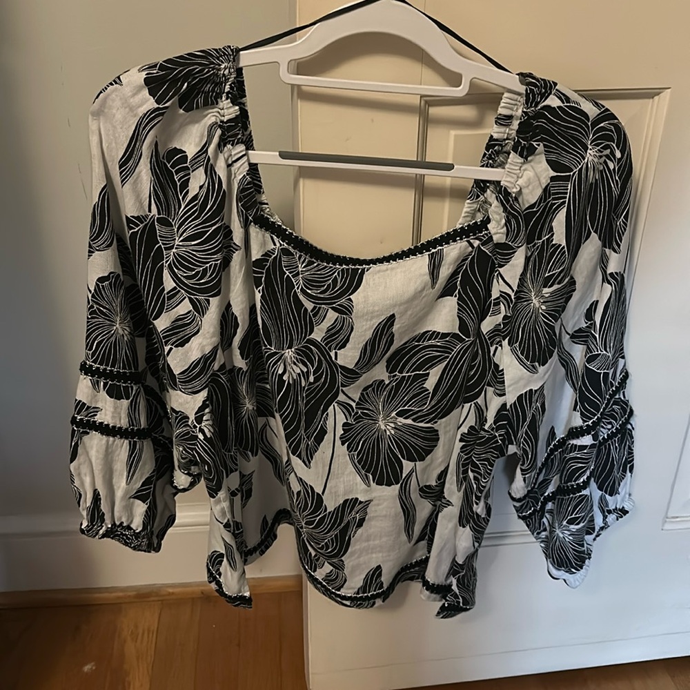 Tahari 100% Linen puff sleeve shirt